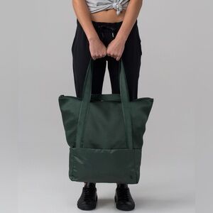 Lululemon Hot Mesh Tote (30L)
Dark Forest
